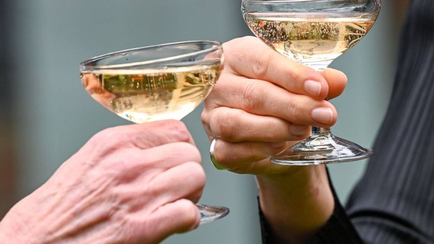 Nach der Adventszeit und den Feiertagen haben viele Menschen das Gefühl, dass sie nun erst einmal weniger oder gar nicht trinken