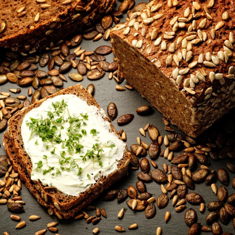 Vollkornbrot mit Kräuterquark