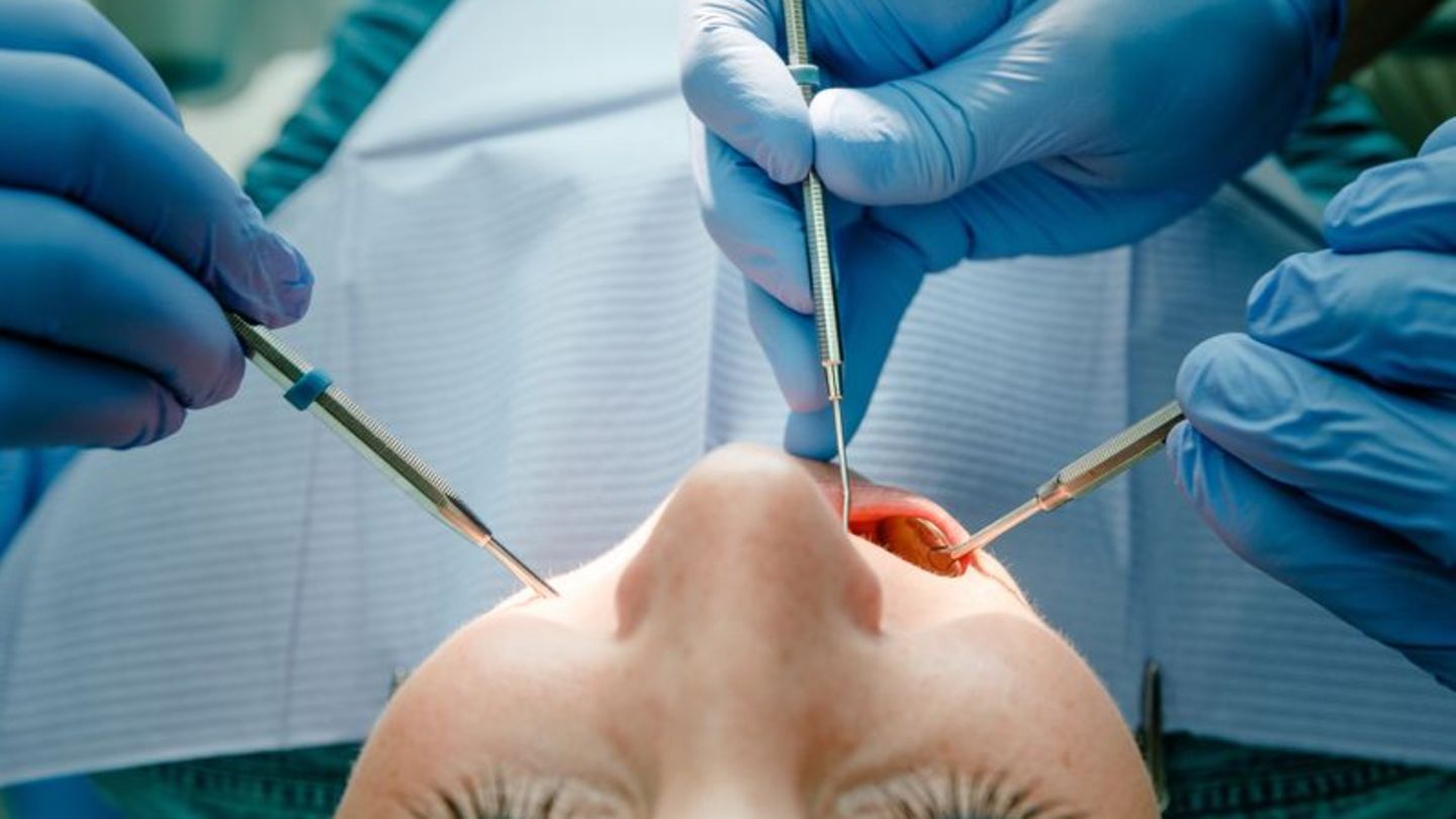 Machen die Weisheitszähne Probleme, müssen sie raus - ein Termin, vor dem viele Betroffene Angst haben. Foto: Markus Scholz/dpa-