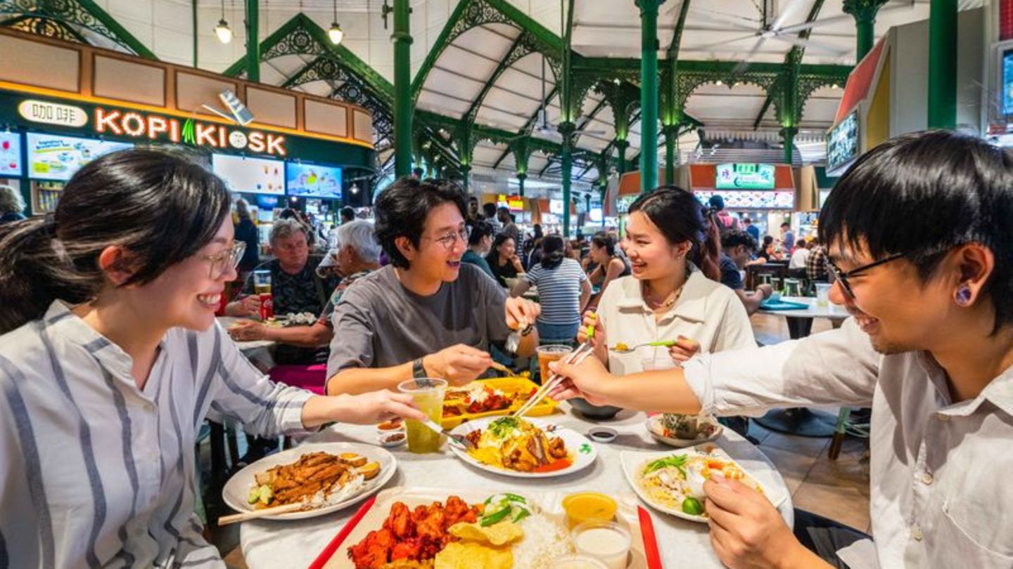 Lau Pa Sat im Business District: Diese historische Markthalle in einem viktorianischen Eisenbau aus dem 19. Jahrhundert gilt als