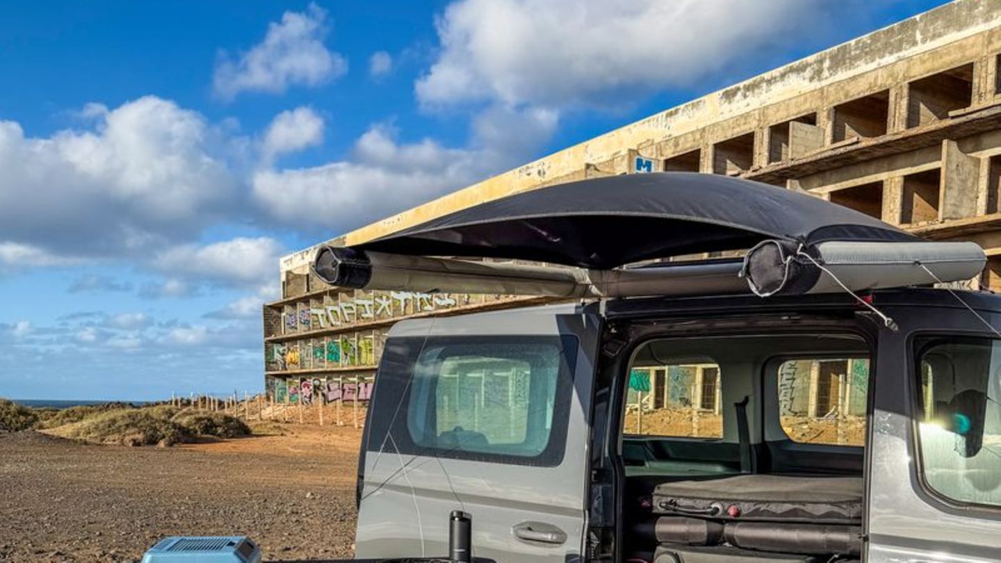 Ultraleicht: Das aufblasbare Küchenmodul von Stuff Bubble bietet Spülbecken, Wassertank und Kühlschrank. Foto: Stuff Bubble/dpa-