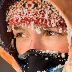 Portrait close up einer Frau im Winter