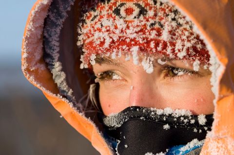 Portrait close up einer Frau im Winter