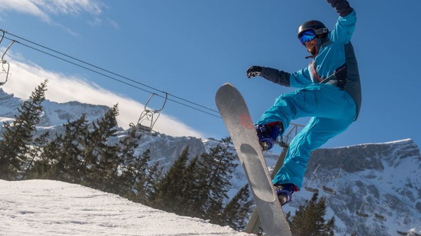 In-den-Bergen-Wintersport-bei-Eisk-lte-wie-man-auf-der-Piste-warm-bleibt