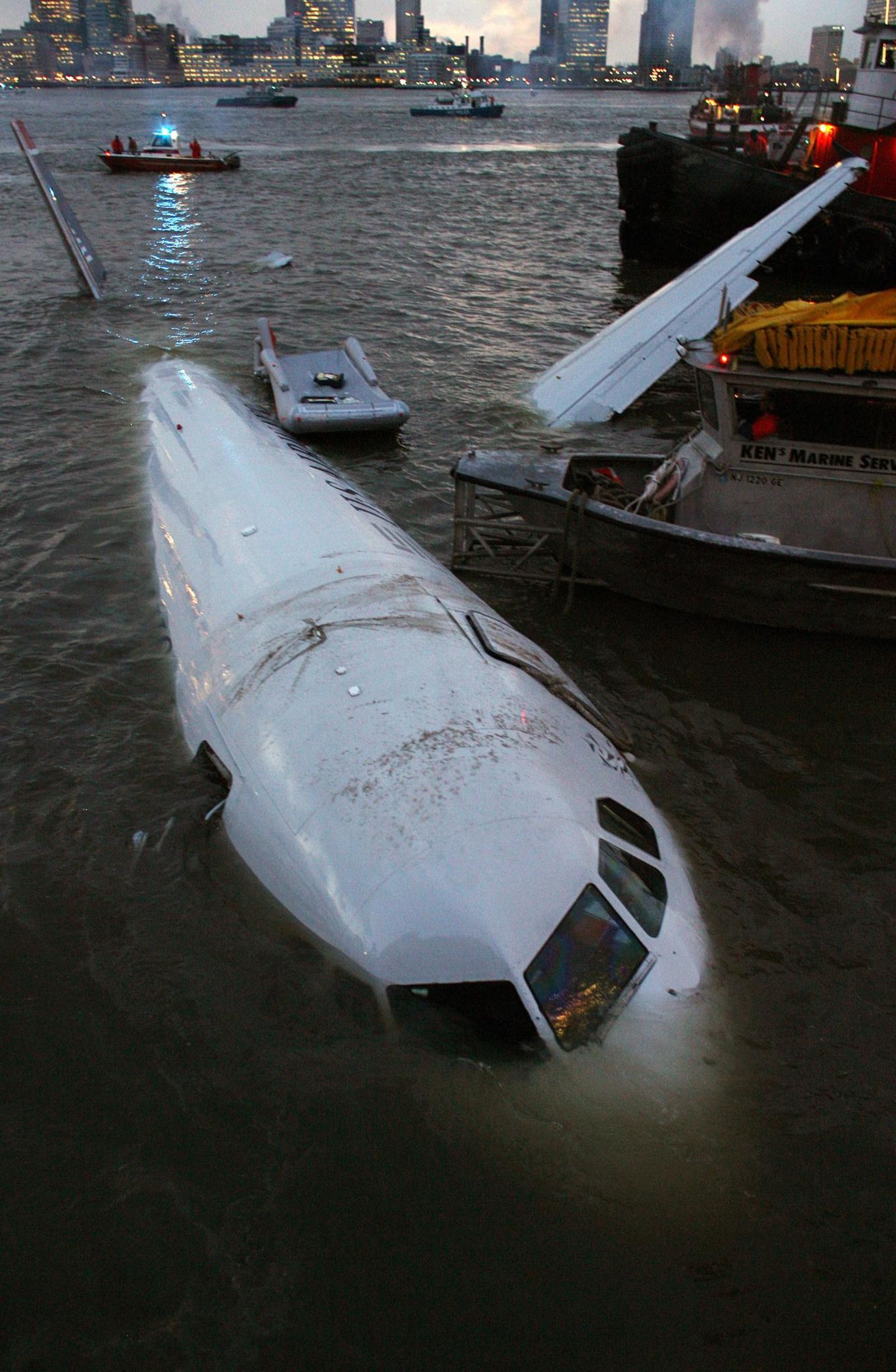 US Airways Jet liegt im Hudson River