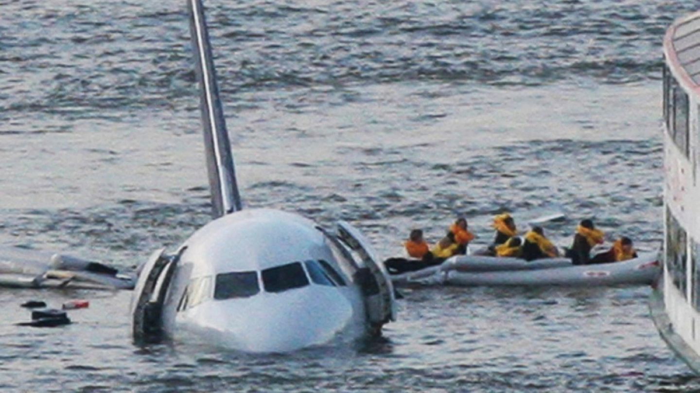 Januar-2009-Das-Wunder-vom-Hudson-River-Als-Pilot-Chesley-Sullenberger-155-Leben-rettete