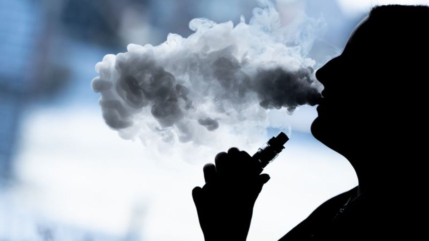 Kühlend und erfrischend sollen sogenannte "Cooling Agents" in E-Zigaretten wirken. (Archivbild) Foto: Silas Stein/dpa