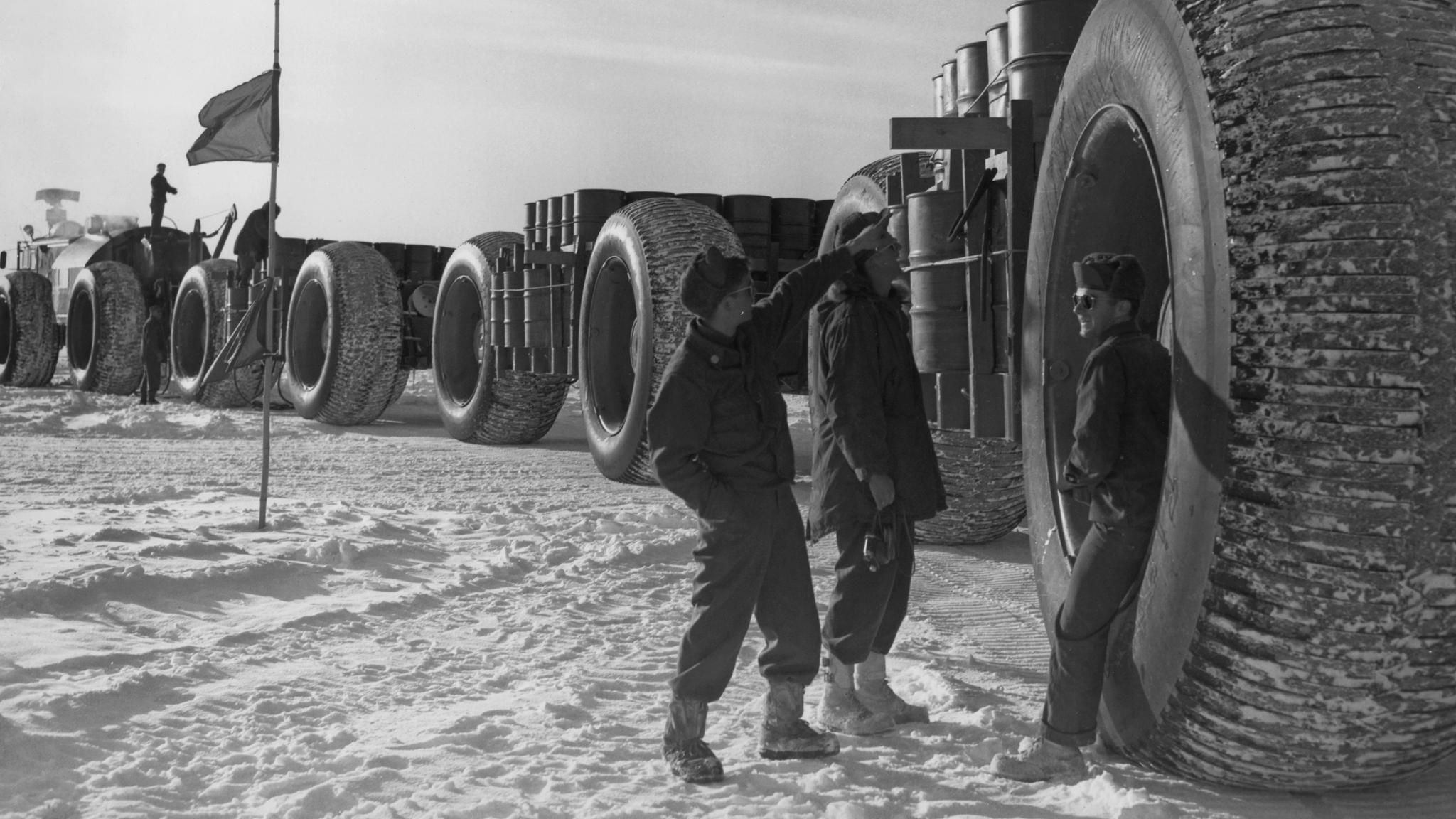 Eine Schneeeisenbahn transportierte Ende der 1950-Jahre Versorgungsgüter zur US-amerikanischen Militärforschungsstation "Camp Century" in Grönland