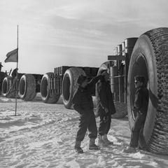 Eine Schneeeisenbahn transportierte Ende der 1950-Jahre Versorgungsgüter zur US-amerikanischen Militärforschungsstation "Camp Century" in Grönland