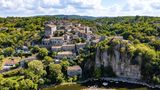 Luftaufnahme von Balazuc, einem der schönsten Dörfer in der Ardèche