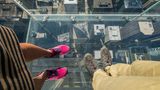 Blick durch Glasboden am Willis Tower