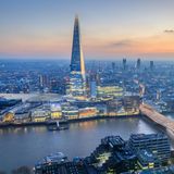 Blick über die Londoner Skyline bei Sonnenuntergang