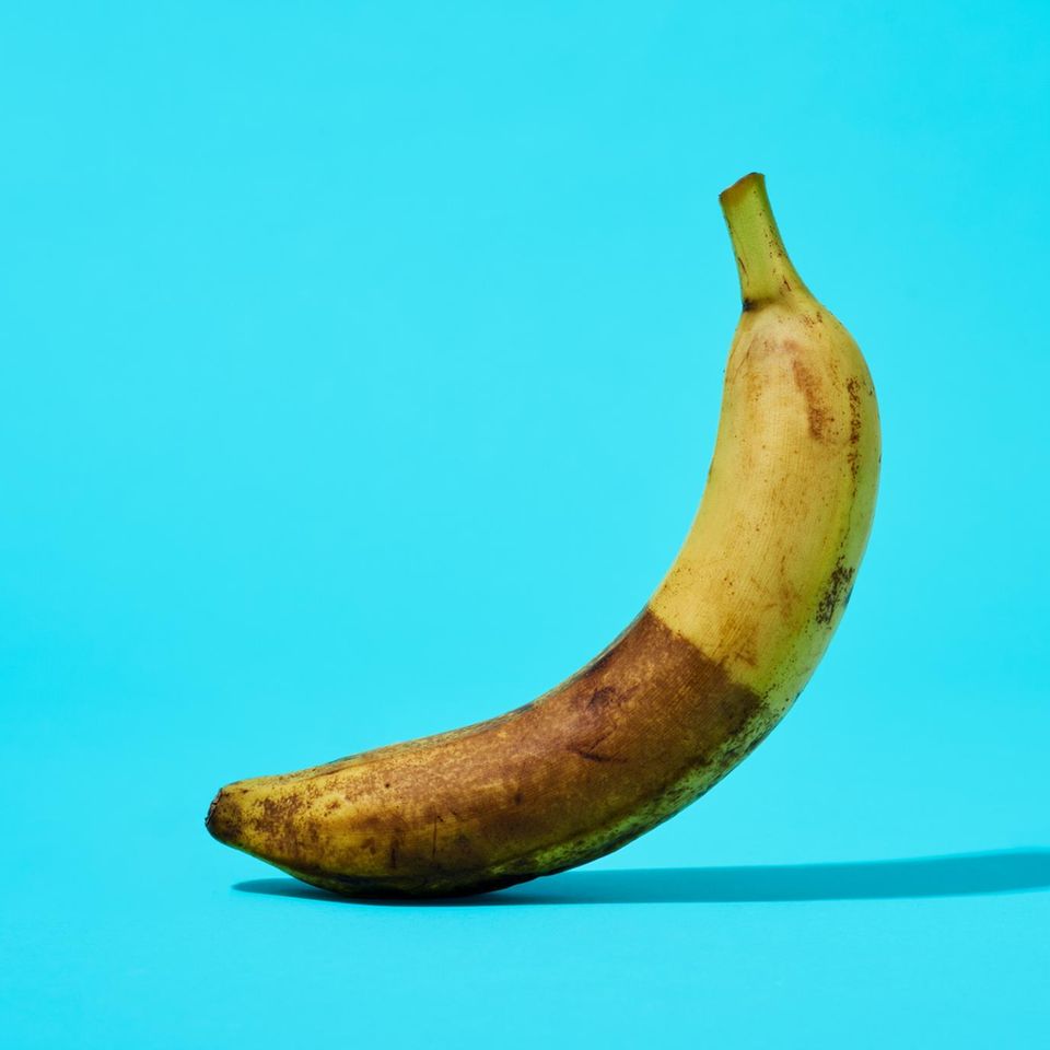 Wie alt diese Banane ist, verrät nur ein Blick in ihr Inneres. Schaffen auch wir Menschen es, unser wahres Alter zu verschleiern?