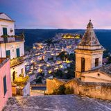 Ragusa auf Sizilien am Abend