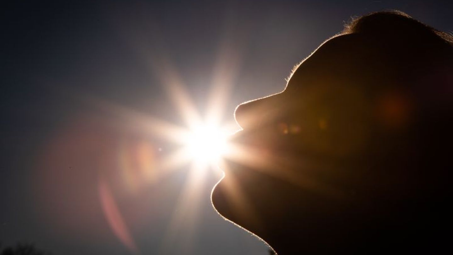 Über die Haut wird ein Großteil von Vitamin D im Körper gebildet. (Symbolbild) Foto: Friso Gentsch/dpa