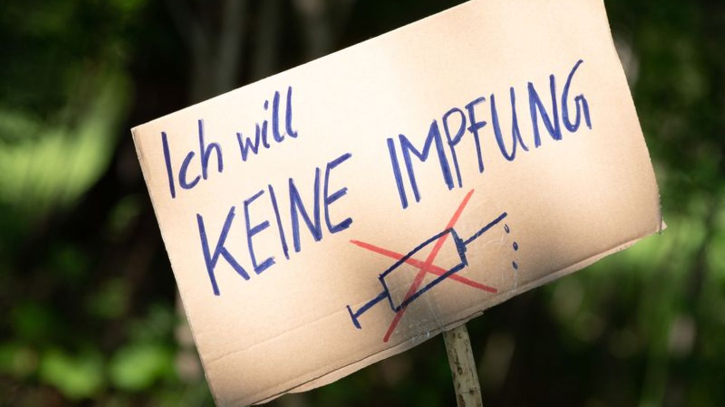 In der Corona-Krise gingen Impfgegner auch auf die Straße. In sozialen Netzwerken sind sie nach wie vor aktiv. (Archivfoto) Foto
