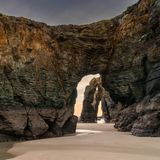 Strand "Playa de las Catedrales" im nördlichen Spanien