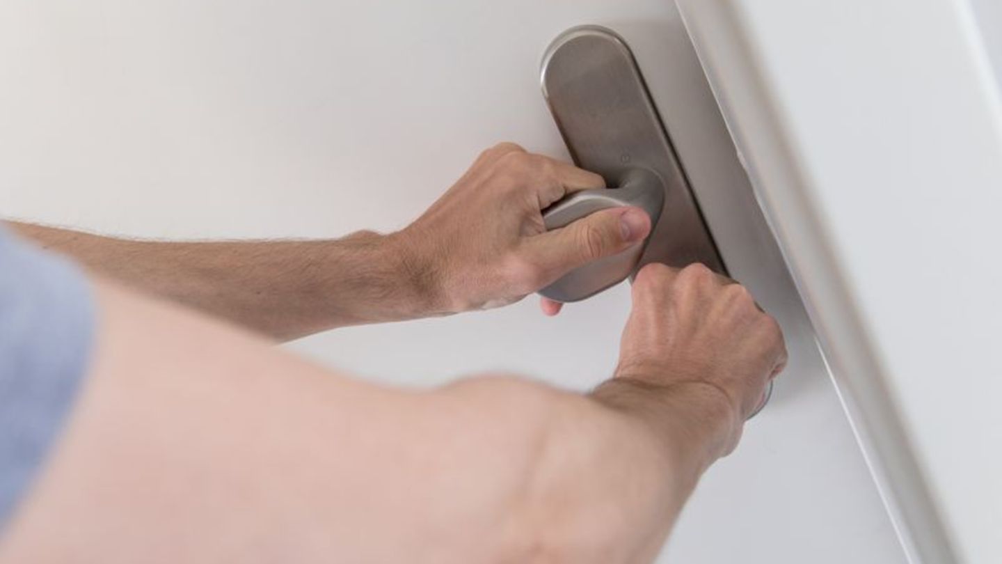 Ist die Tür auch wirklich fest verschlossen - ich schaue lieber noch mal nach: Zeit für professionelle Hilfe ist es, wenn eine i