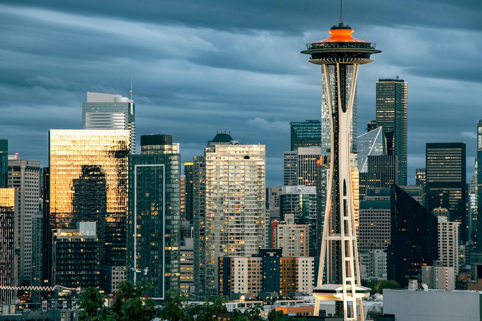 Seit der Weltausstellung 1962 ist die Space Needle das Wahrzeichen der Stadt Seattle. Auch sie ist nach dem Prinzip des Stuttgarter Fernsehturms entstanden 