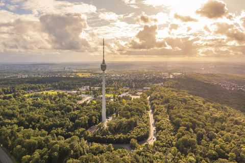 Bei klarer Sicht können Besucher vom Stuttgarter Fernsehturm bis zur schwäbischen Alb schauen. Am 5. Februar wird das Bauwerk, das Architekturgeschichte schrieb, 70 Jahre alt