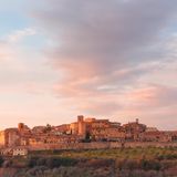 Montefalco in Umbrien bei Sonnenuntergang