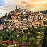 Bergdorf Trevi im Sonnenuntergang