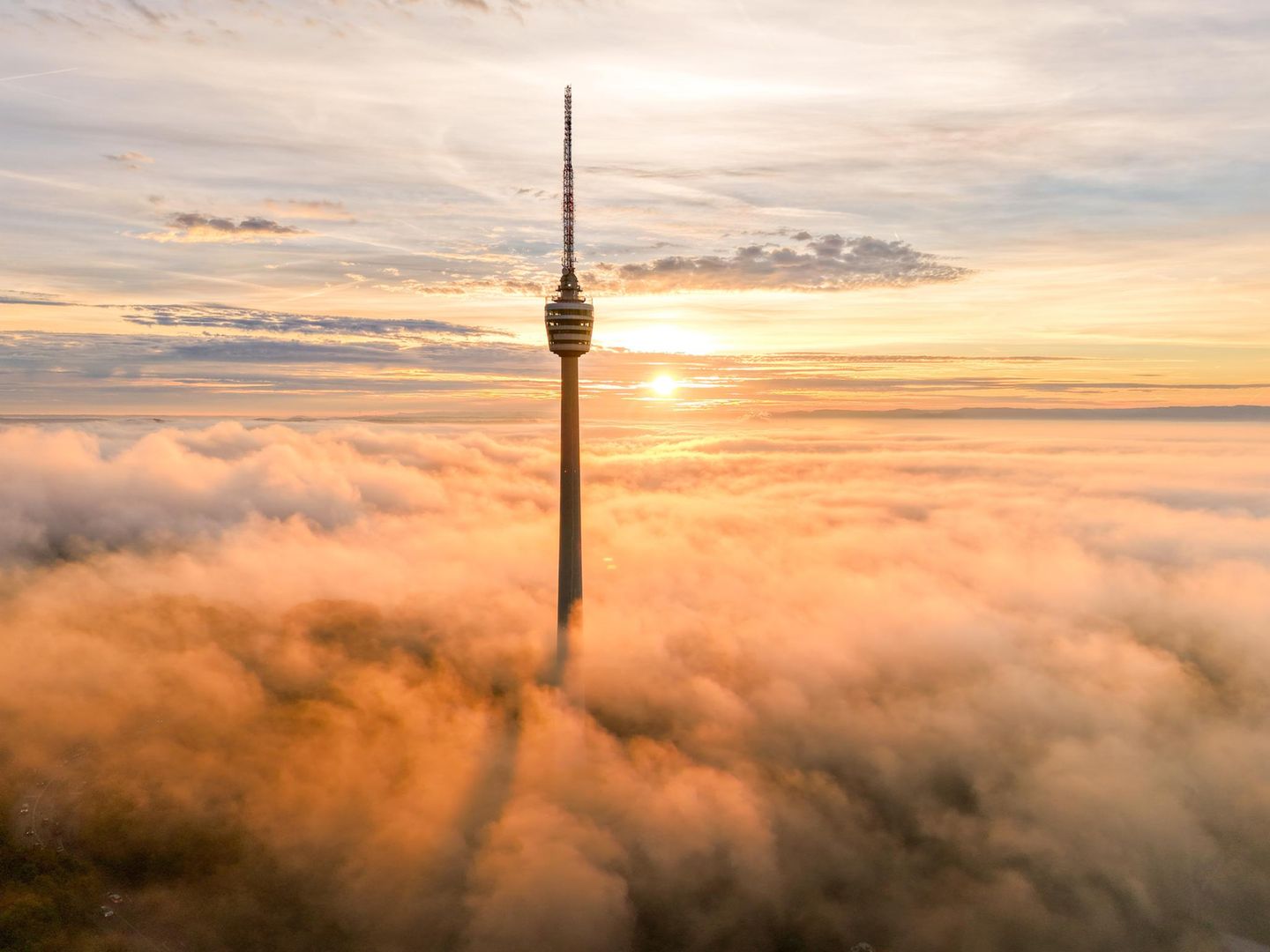 217 Meter hoch ist der Stuttgarter Fernsehturm. Am 5. Februar wird das Bauwerk, das Architekturgeschichte schrieb, 70 Jahre alt