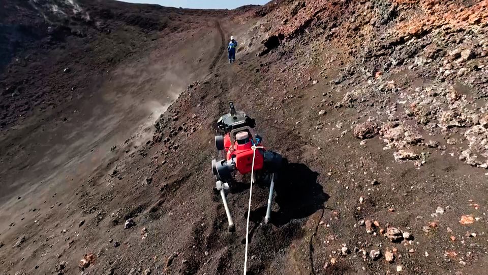 Helfer aus Metall: Dieser "Roboterhund" sucht giftige Gase am Ätna und hilft bei deren Analyse
