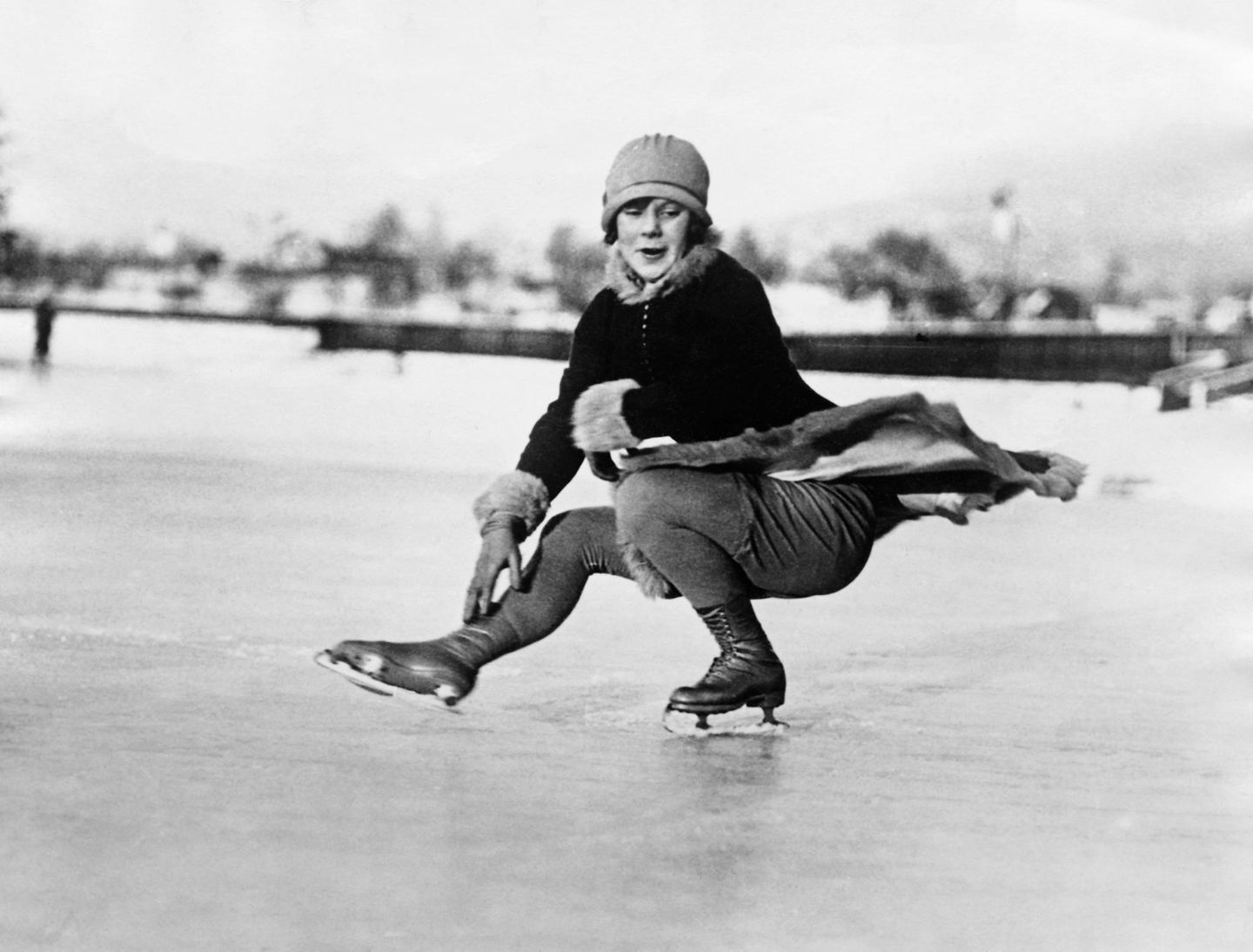 Bei den Olympischen Winterspielen 1928 in St. Moritz geht der Stern von Sonja Henie auf. Zwei weitere Olympiatitel folgen