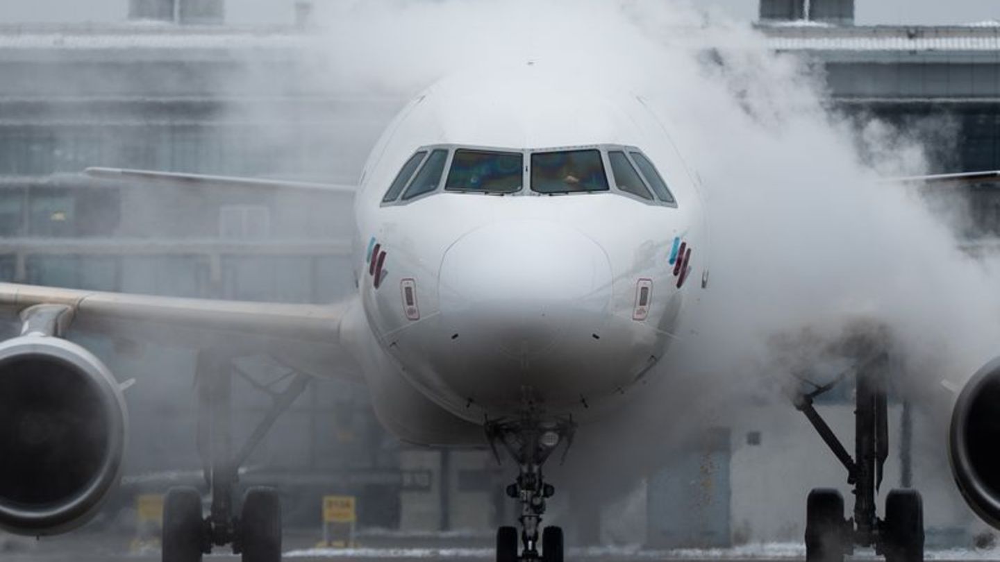 Außergewöhnliche Umstände, oder nicht? Bei Flugausfällen und großen Verspätungen infolge von winterlicher Witterung gehen Betrof