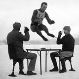 US-Eisschnellläufer springt in die Luft