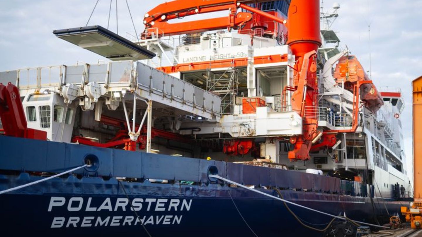 Aufbruch-in-die-Antarktis-Neue-Expedition-des-Forschungsschiffs-Polarstern-