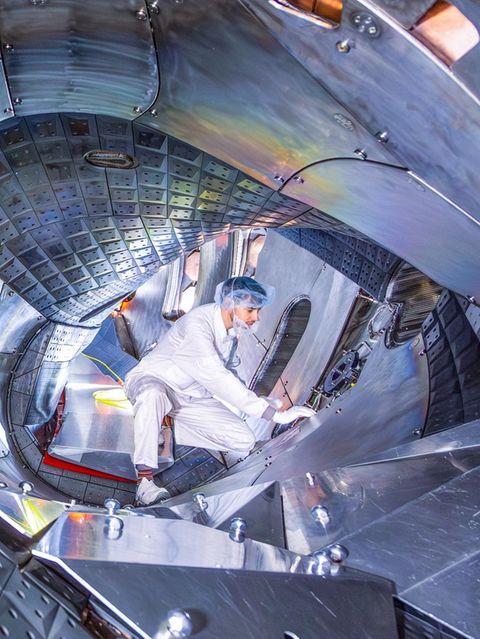 Die Versuchsanlage Wendelstein 7-X in Greifswald erschafft leistungsstarke Plasmen. Auch wegen ihr träumt die Bundesregierung von einer Weltmarktführerschaft im Bereich Kernfusion