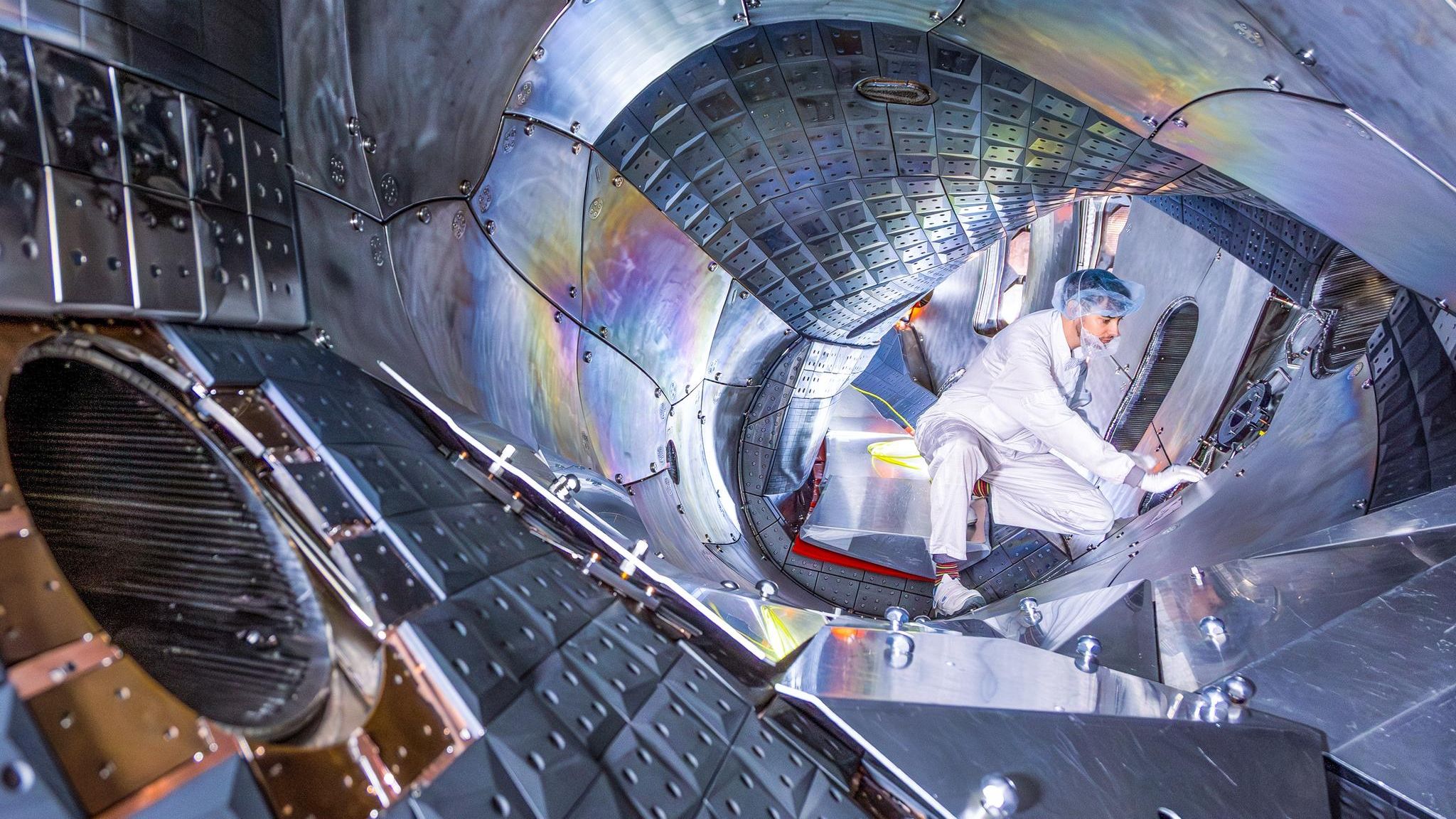 Die Versuchsanlage Wendelstein 7-X in Greifswald erschafft leistungsstarke Plasmen. Auch wegen ihr träumt die Bundesregierung von einer Weltmarktführerschaft im Bereich Kernfusion