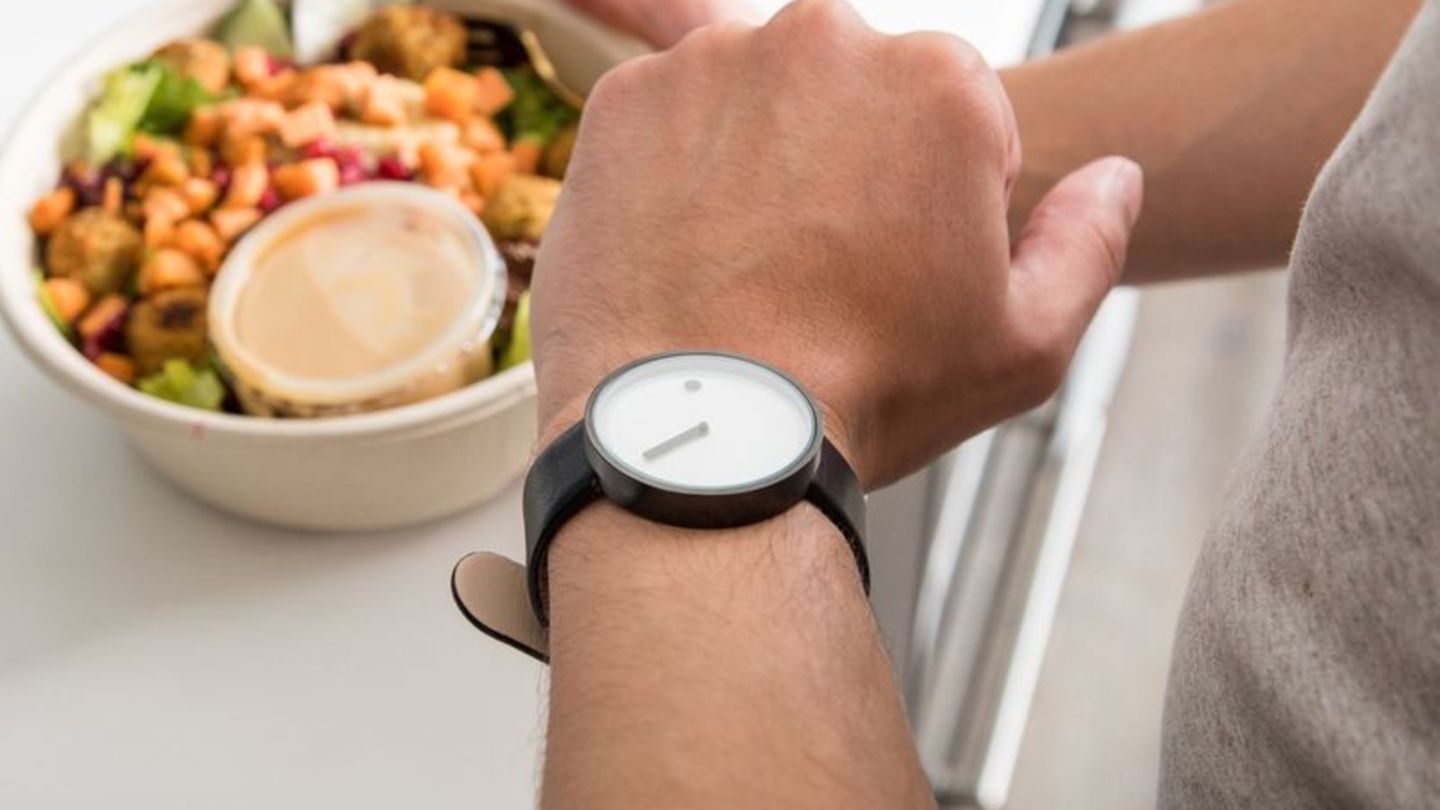 16 Stunden am Tag auf Essen verzichten: Wer Intervallfasten macht, folgt oft diesem Schema. Foto: Christin Klose/dpa-tmn