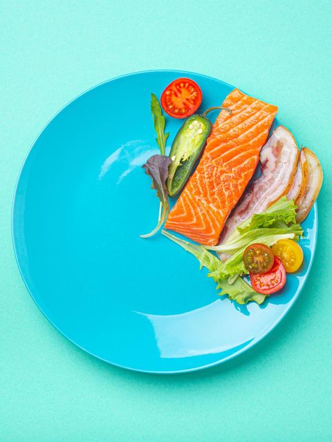 Intervallfasten ist einer neuen Übersichtsarbeit zufolge womöglich weniger effektiv als vielfach angenommen.