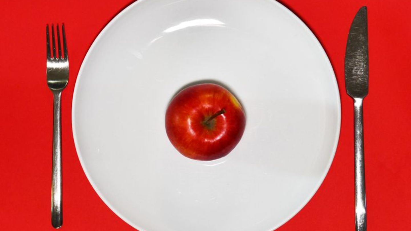 In der Fastenzeit verzichten viele auf Genussmittel oder alltägliche Annehmlichkeiten. Foto: Ralf Hirschberger/dpa-Zentralbild/d