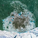 Eine Drohnenaufnahme vom Russell-Gletscher, West-Grönland: Wegen seiner guten Erreichbarkeit ist der Eisriese bei Touristen beliebt. Besonders eindrucksvoll ist seine bis zu 60 Meter hoch aufragende Flanke.