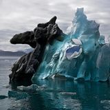 Ebenfalls im Uummannaq-Fjord entdeckte Stephan Fürnrohr dieses Gebilde aus schmelzendem, teils verdrecktem, teils glasklarem Eis. Der gigantische Fjord-Komplex hat eine maximale Breite von 45 Kilometern und eine Länge von rund 150 Kilometern.