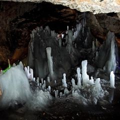 Das Eis in der rumänischen Scărișoara-Höhle überdauert seit rund 13.000 Jahren 