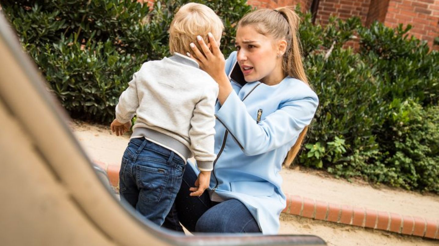Das Kind wirkt nach dem Sturz auf den Kopf benommen? Das könnte für eine Gehirnerschütterung sprechen. Foto: Christin Klose/dpa-