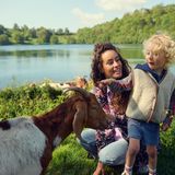 Wälder erkunden, Wasserrutschen testen, Tiere beobachten … In den Ferienparks von Center Parcs wartet jeden Tag ein neues Abenteuer. Viele Aktivitäten wie die Wasserwelt „Aqua Mundo“ oder Outdoor-Spielplätze sind inklusive und alle weiteren Erlebnisse lassen sich flexibel dazubuchen – auch Service-Extras sind individuell wählbar. So entsteht ein Urlaub, der zu den eigenen Bedürfnissen passt – für Familien, Paare, Freundesgruppen oder auch die Auszeit mit dem Hund.  