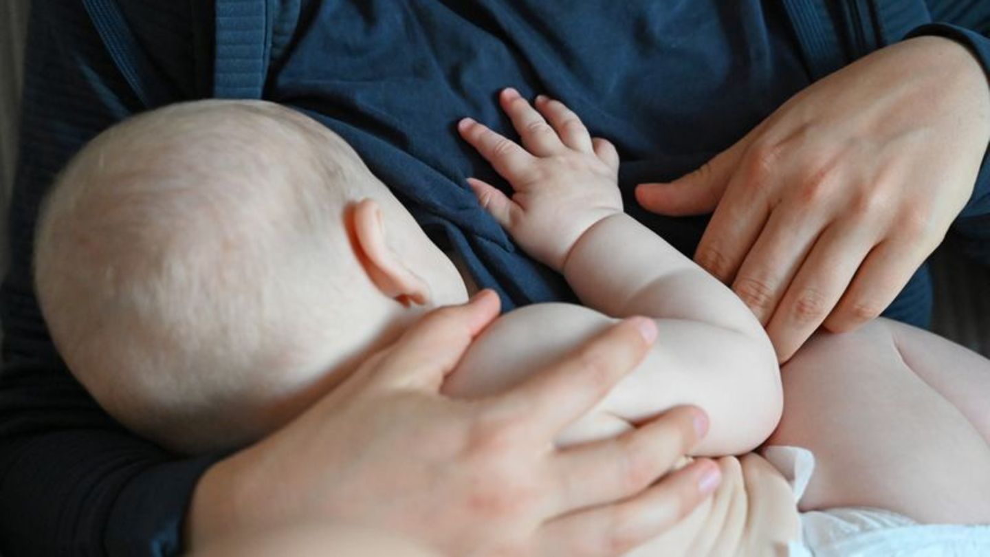 Sechs Monate ausschließlich stillen - diese Empfehlung der Weltgesundheitsorganisation (WHO) zur Ernährung von Babys gilt nun au