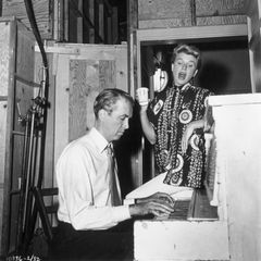Doris Day singt neben dem Set des Films "Der Mann, der zu viel wusste"