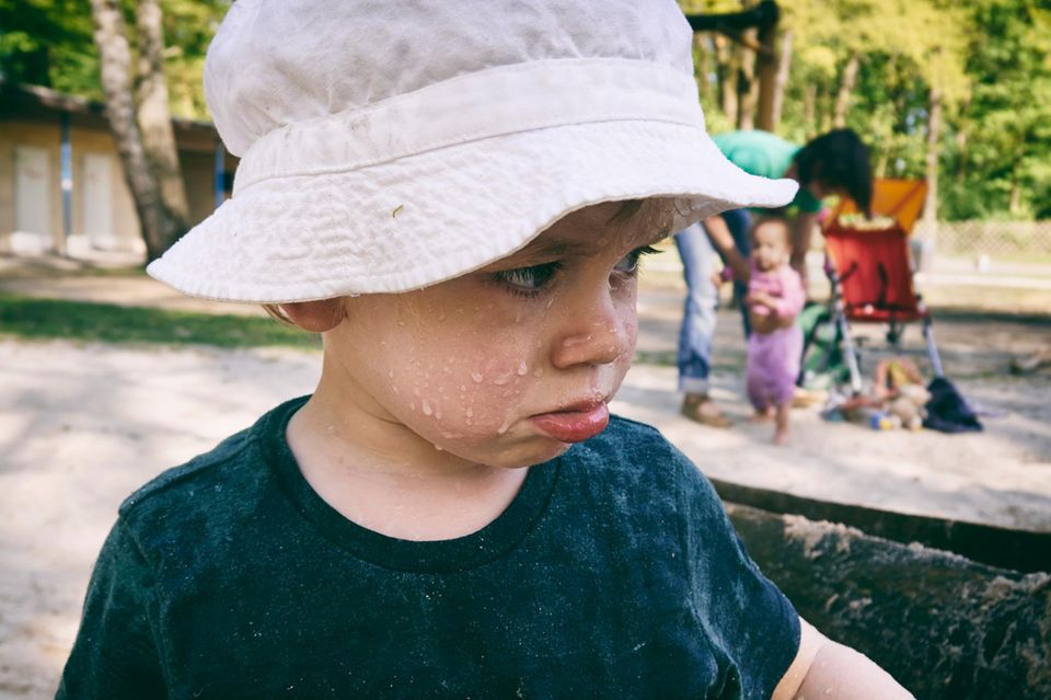 Tränen im Sand: Hauen gehört in einem gewissen Alter dazu – entscheidend ist, wie Eltern damit umgehen  1.3333