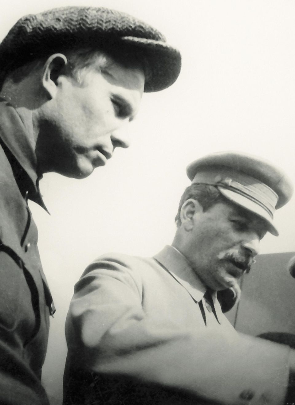 Stalin und Chruschtschow 1932 in St. Petersburg