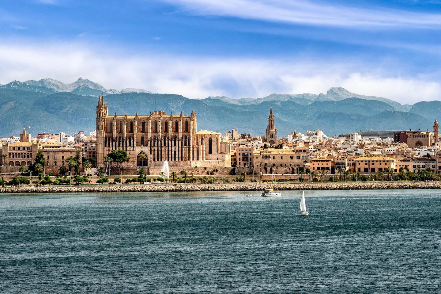 By-line=Jose A. Bernat Bacete  Caption/Abstract=View of the city of Palma de Mallorca from the sea, its beautiful cathedral stands out in the foreground. City and port of Palma de Mallorca (island capital) in Majorca island, Balearic Islands, Spain. Europe