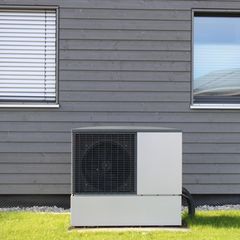Wärmepumpe im Vorgarten