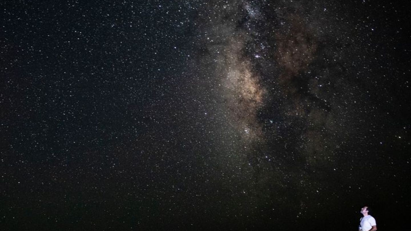 Was sagen die Sterne? Astrologie ist eine Pseudowissenschaft - dennoch fasziniert sie viele. Foto: Gehad Hamdy/dpa/dpa-tmn