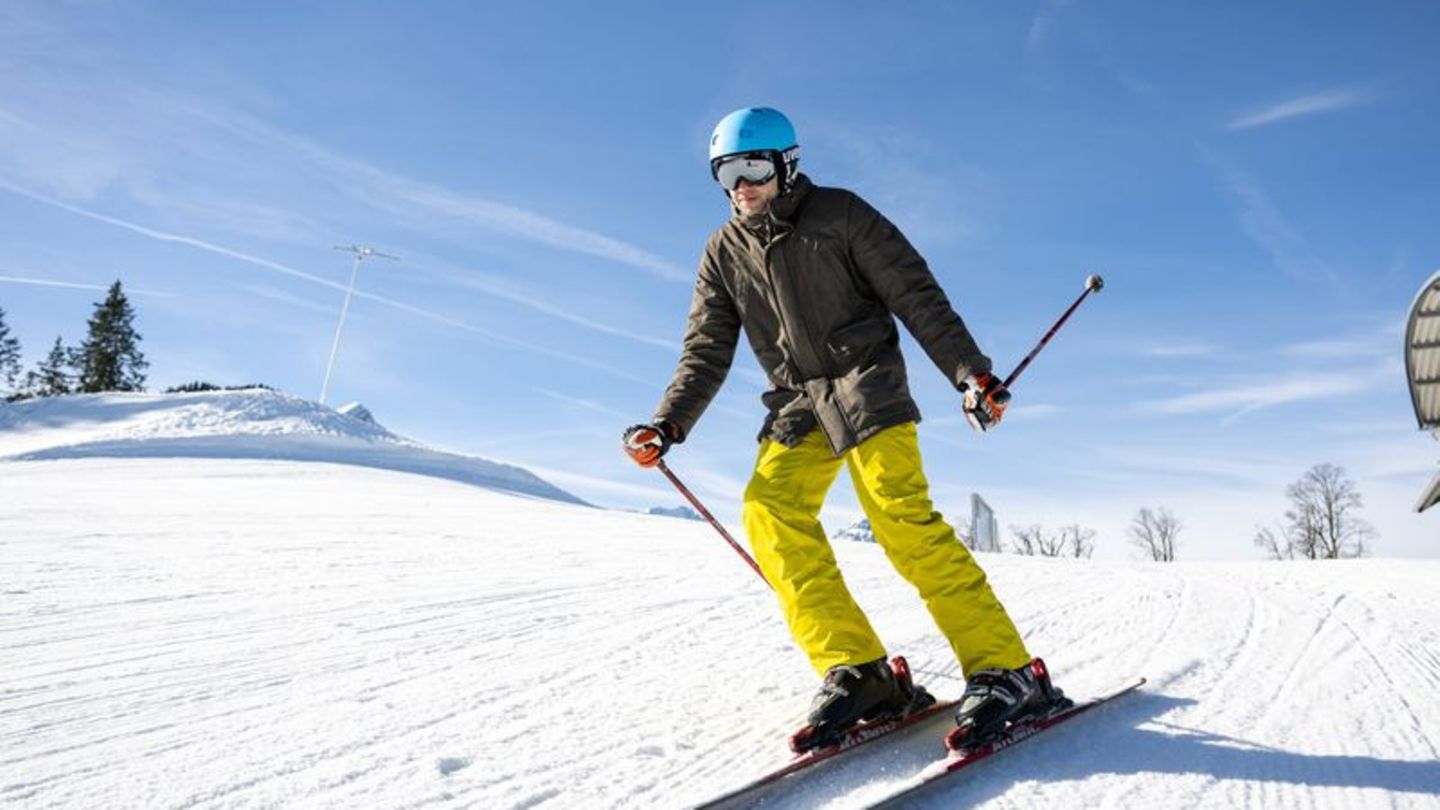 Carver, All-Mountain, Freeride – die Qual der Wahl: Für Piste, Gelände oder Tiefschnee gibt’s jeweils den passenden Ski. Foto: B